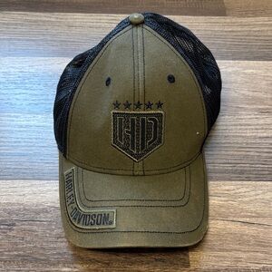Davidson Men's H-D Badge Colorblocked Trucker Cap in olive green and black.